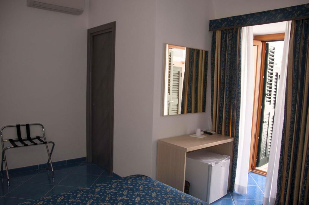 B&B La Terrazza Sul Porto 폰차 외부 사진